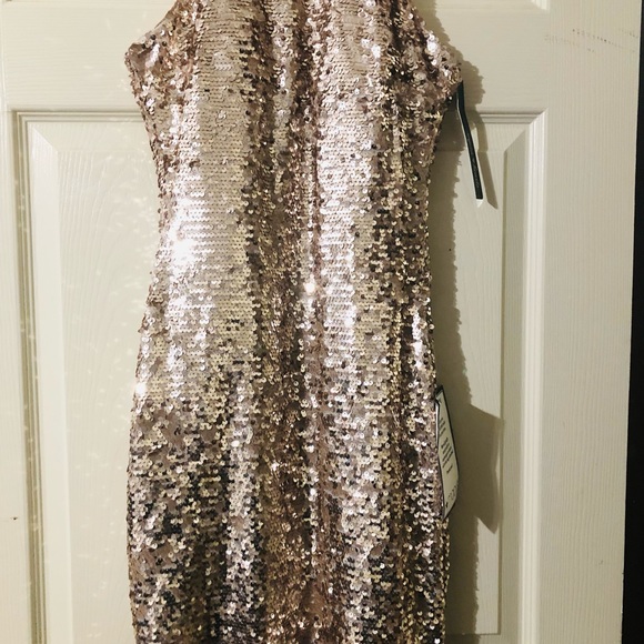 ***SOLD** SOLD***SEQUINS NWT Gold sequins dress, sleeveless peep hole SIZE: 3 - Picture 2 of 10